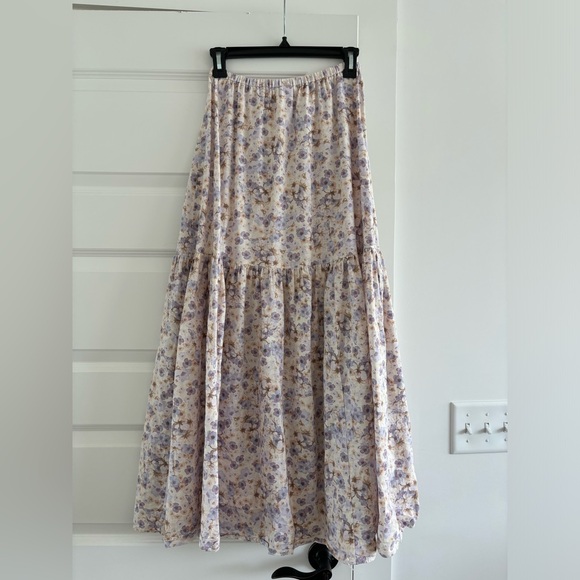 H&M Dresses & Skirts - H&M floral linen tiered maxi skirt size XS